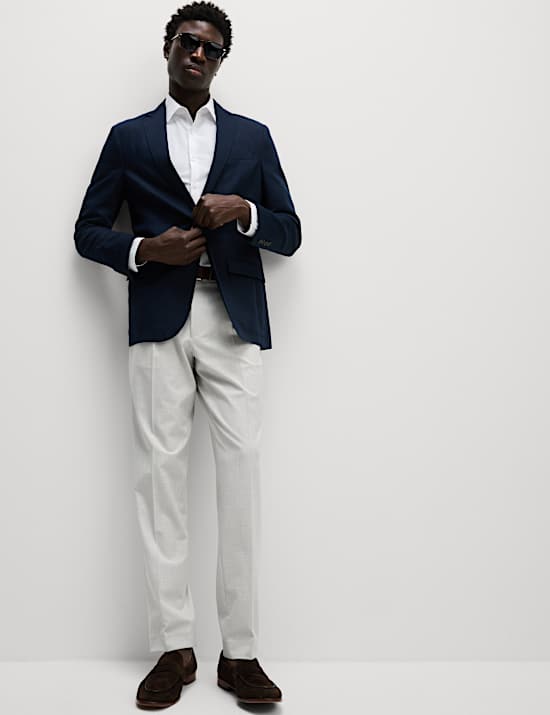 Starannie skrojone eleganckie spodnie z pojedynczą plisą