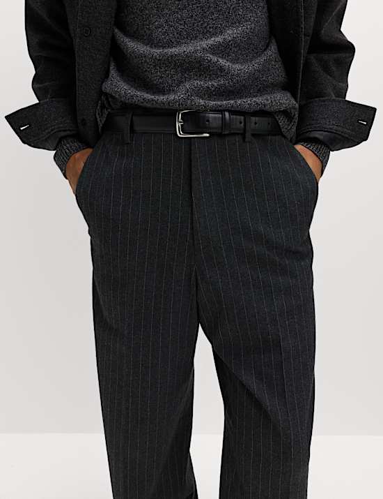 Pantalon sans pinces coupe décontractée à fines rayures