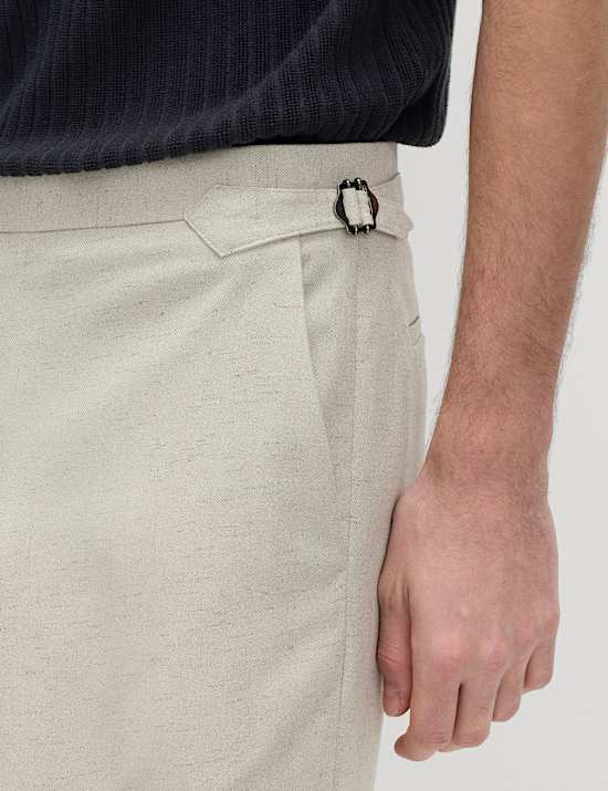 M&iacute;rně z&uacute;žen&eacute; kalhoty se vzorem ryb&iacute; kostry