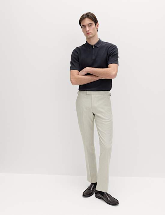 M&iacute;rně z&uacute;žen&eacute; kalhoty se vzorem ryb&iacute; kostry