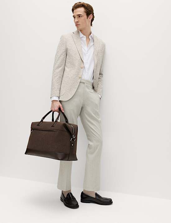 Pantalon coupe ajust&eacute;e &agrave; chevrons