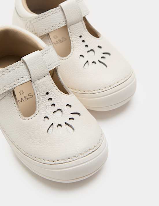 Sepatu T Bar Hati Kulit First Walker (2 Kecil - 4 Kecil)