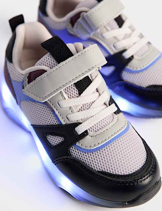 Kids' Light-up Trainers (4 Small - 2 Large)