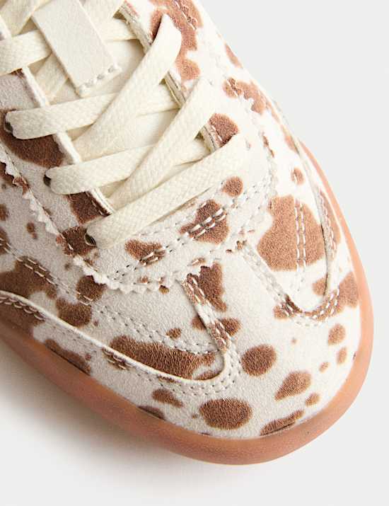 Turnschuhe mit schmaler Sohle und Kuhprint für Kinder (35,5–40,5)