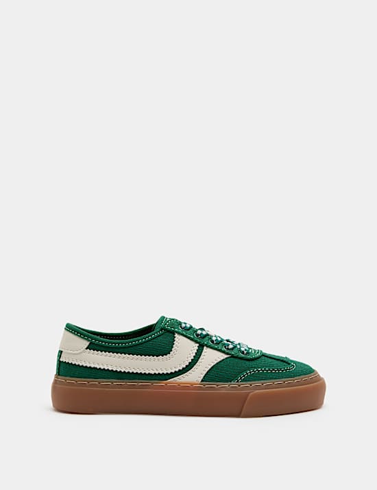 Vince Low Top Trainers (4 Small - 2 Large)