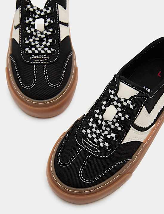 Vince Low Top Trainers (4 Small - 2 Large)
