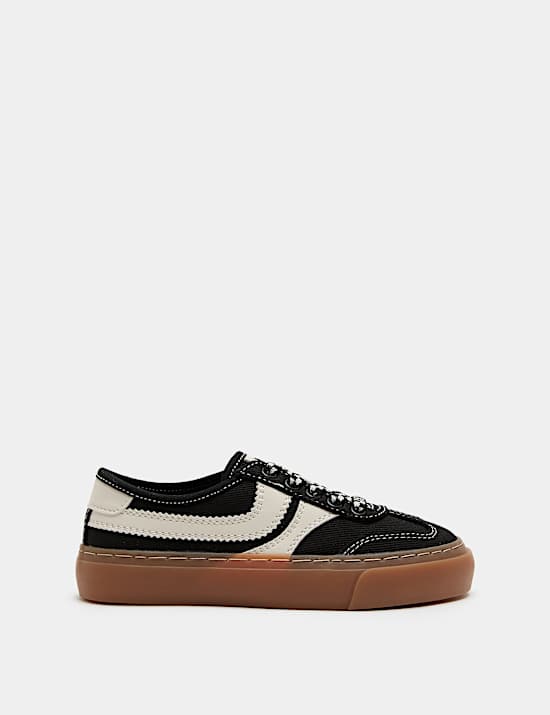 Vince Low Top Trainers (4 Small - 2 Large)