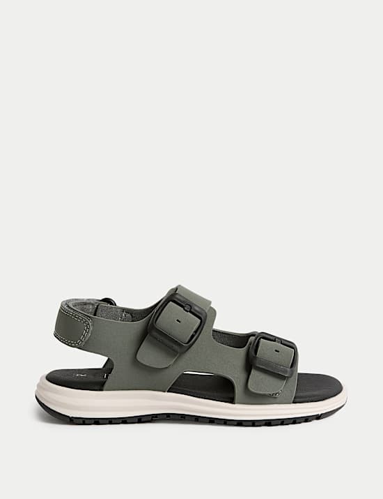 Sandals & flip flops