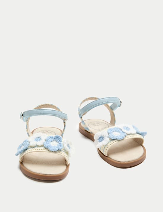 Sandals & flip flops