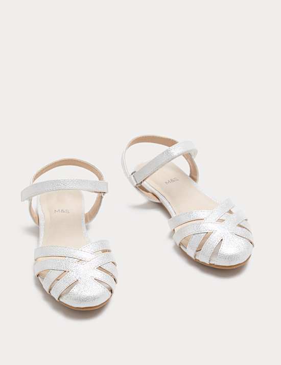 Sandals & flip flops