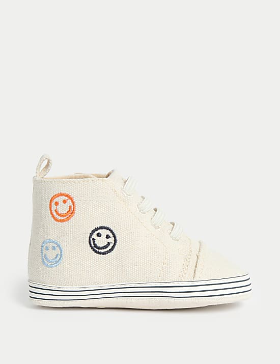 \nBaskets bébés en toile à motif brodé (jusqu’au 18 mois)