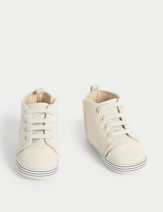 \nBaskets bébés en toile à motif brodé (jusqu’au 18 mois)