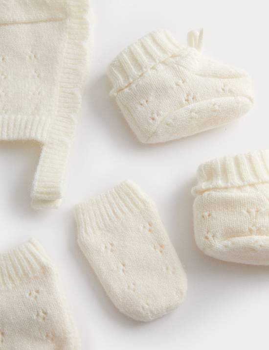 Set van babymutsje, -wanten en -slofjes (0-12 maanden)