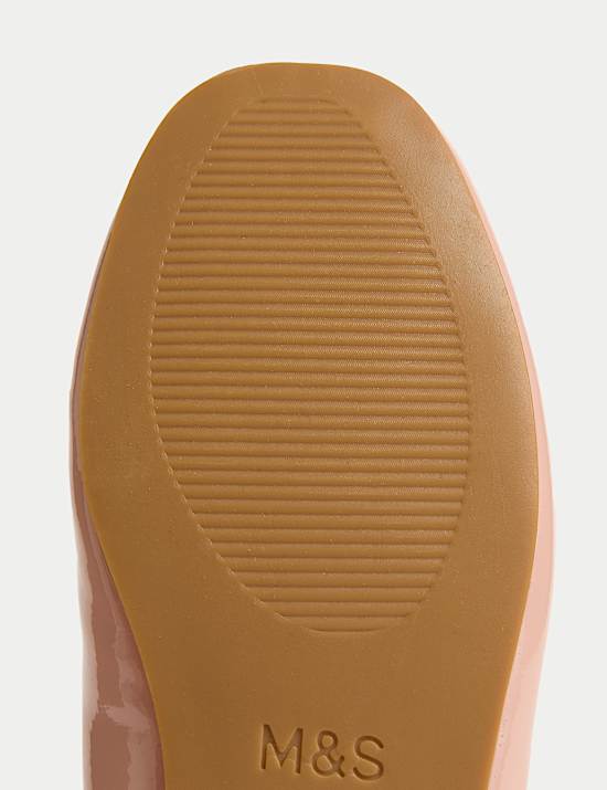 נעלי בלרינה בגימור מבריק עם שוליים מעוצבים לילדות (4 סמול - 2 לארג')