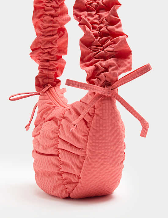 Crossbody-tas met ruches en structuurdessin