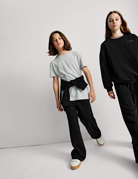 מכנסי טרנינג בגזרת רגל רחבה מבד עשיר בכותנה (16-2 שנים)