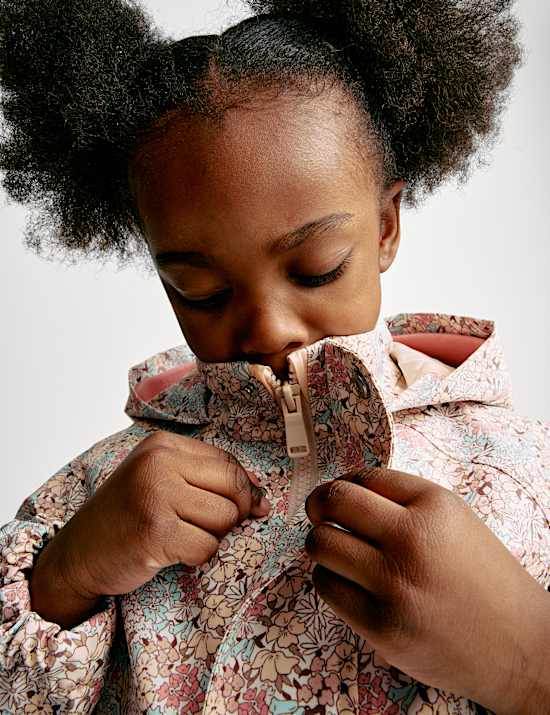 Chaqueta con capucha y estampado de florecillas con Stormwear™ (2-8 años)