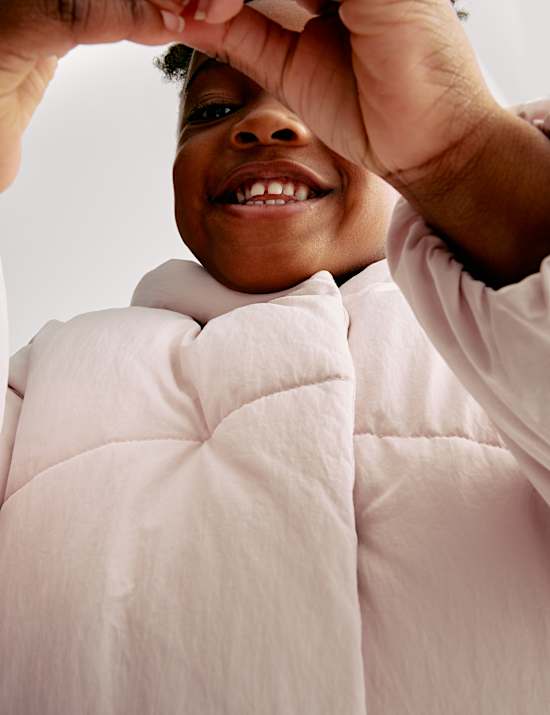 Dlouhý zateplený kabát s kapucí a technologií Stormwear™ (2–8 let)