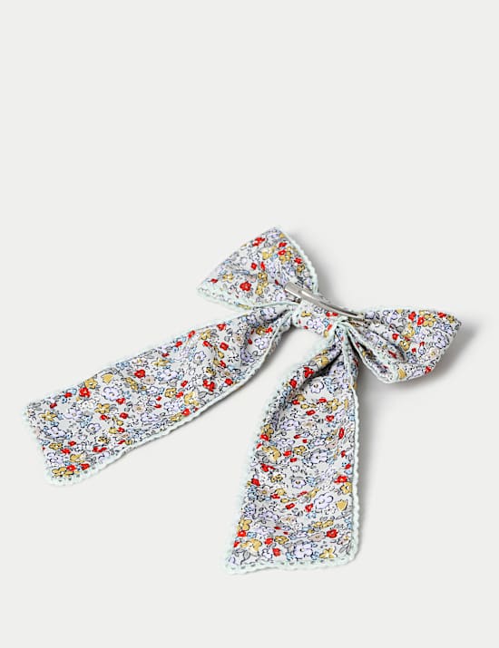 Pinza para el pelo con lazo de florecillas