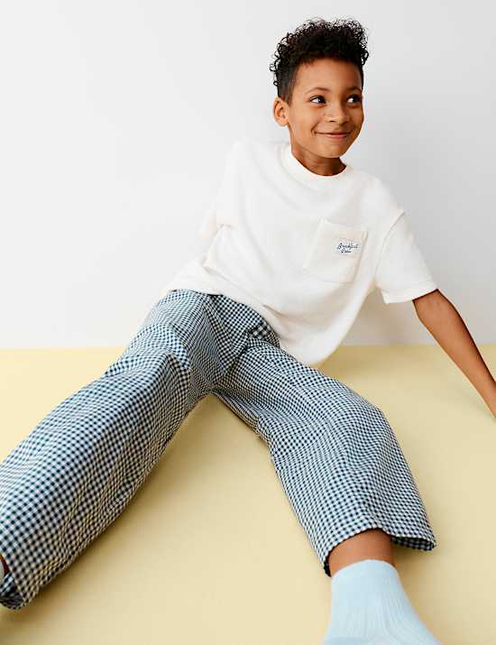 Haut de pyjama &agrave; motif gaufr&eacute; avec texte &laquo; Breakfast Crew &raquo; (du 6 au 16 ans)