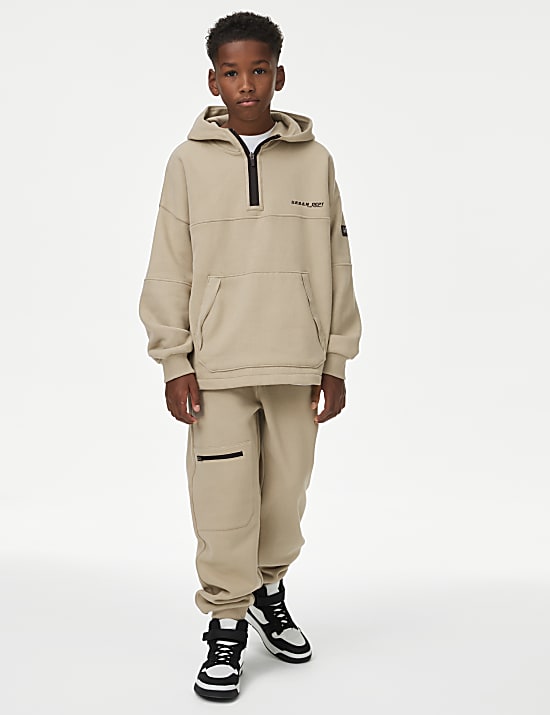 Katoenrijk capuchonvest met rits en opschrift (6-16 jaar)