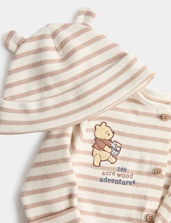 חליפת שינה Winnie the Pooh&trade;&lrm; עם כובע (3.2 ק"ג - 12 חודשים)