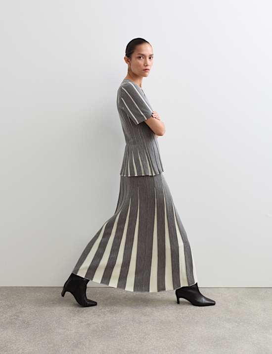 Merino Wool Rich V-Neck Pleated Knitted Top