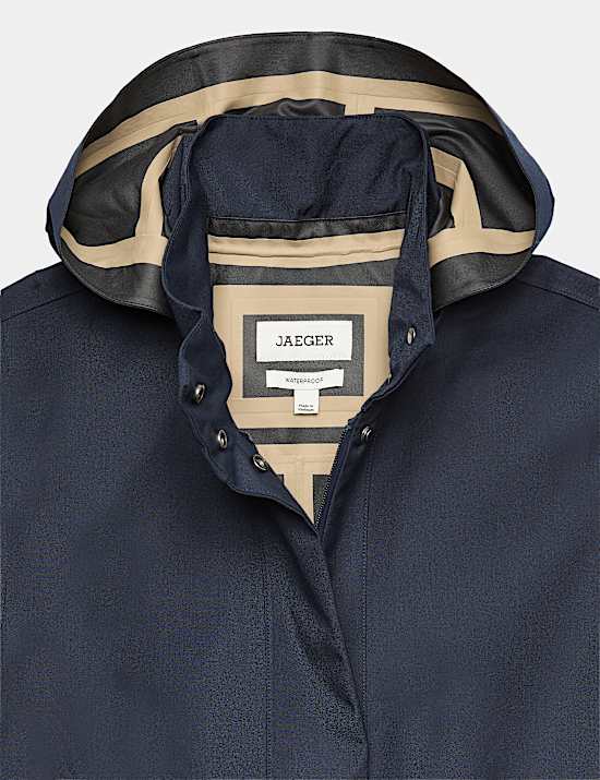Imperm&eacute;able en serg&eacute; coupe courte &agrave; capuche et ceinture