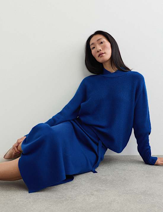 Pull 100 % laine m&eacute;rinos &agrave; col chemin&eacute;e et manches chauve-souris
