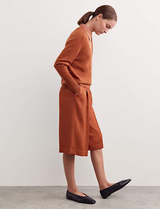 Pull en laine m&eacute;rinos avec soie &agrave; col en V