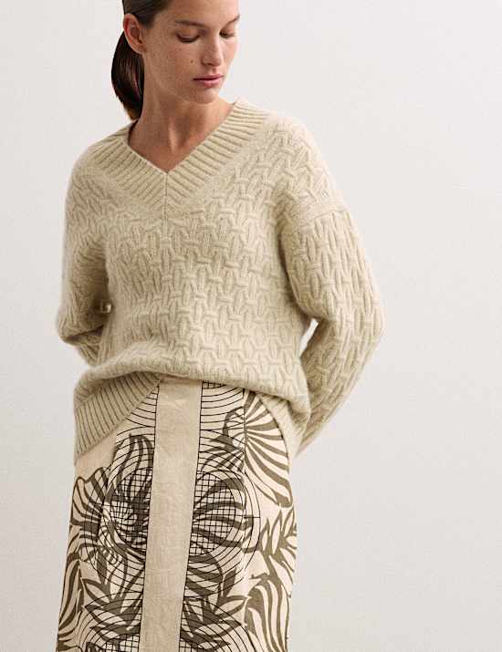 Pull en alpaga mélangé à maille torsadée et col en V avec cachemire