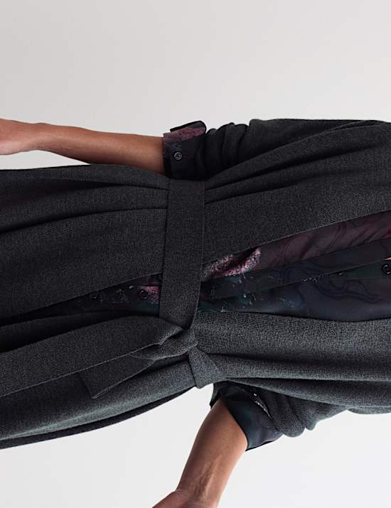 Lang geschnittene Wickel-Strickjacke aus reiner Merinowolle