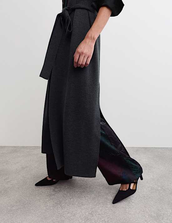 Lang geschnittene Wickel-Strickjacke aus reiner Merinowolle