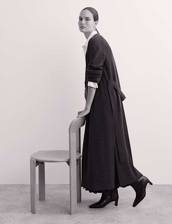 Lang geschnittene Wickel-Strickjacke aus reiner Merinowolle