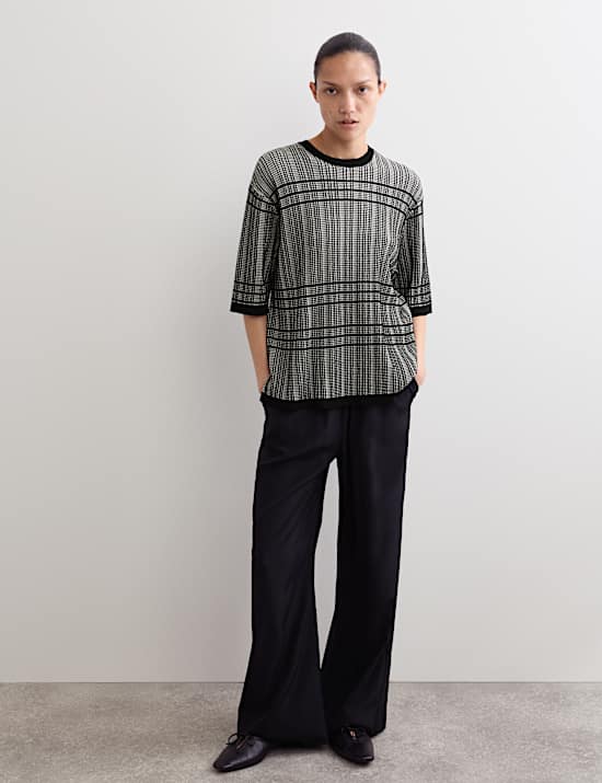 Checked Crew Neck Knitted Top