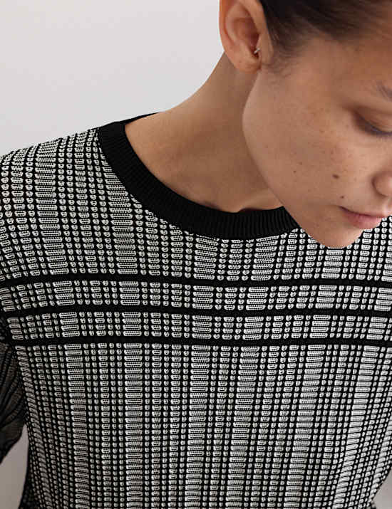 Checked Crew Neck Knitted Top