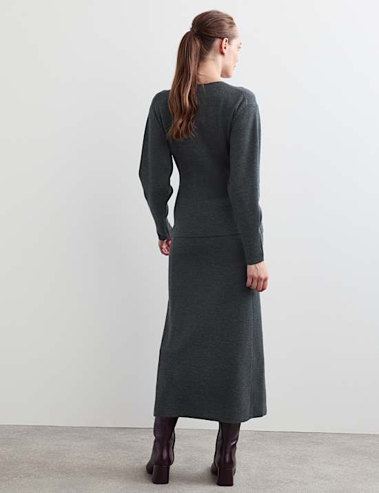 Pure Merino Wool V-Neck Fitted Jumper