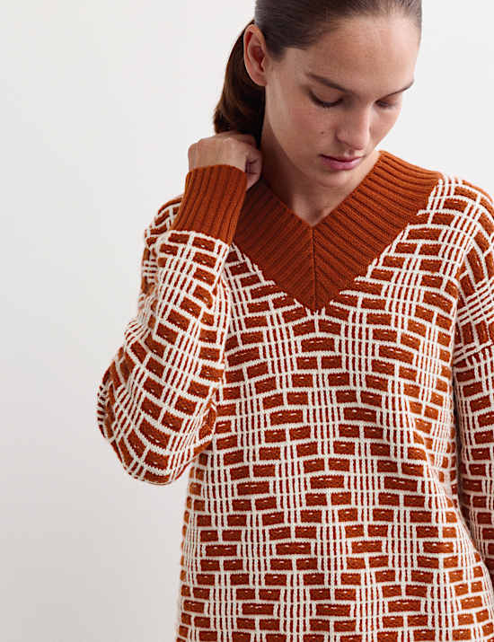 Merino Wool Rich Diamond Stitch V-Neck Jumper