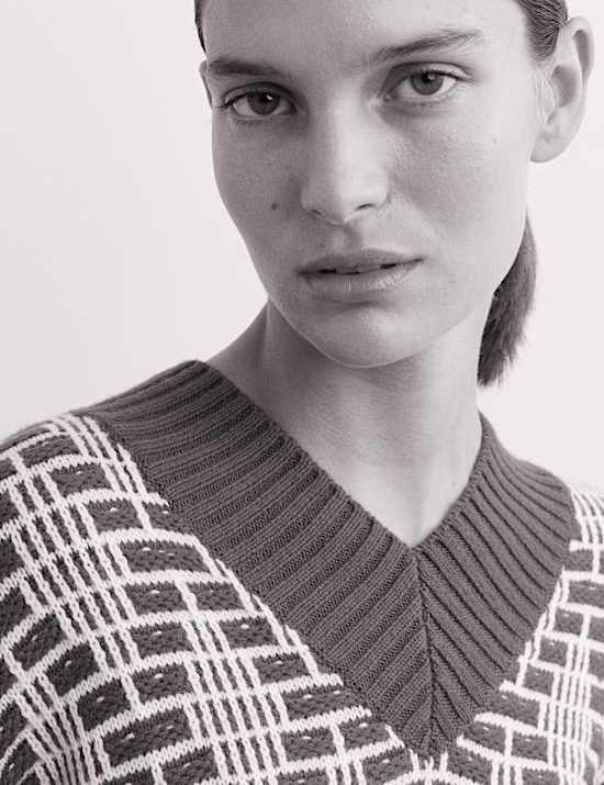 Merino Wool Rich Diamond Stitch V-Neck Jumper