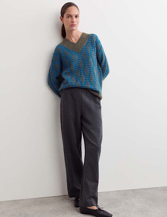 Πουλόβερ με ρόμβους και λαιμόκοψη V με υψηλή περιεκτικότητα σε μαλλί merino