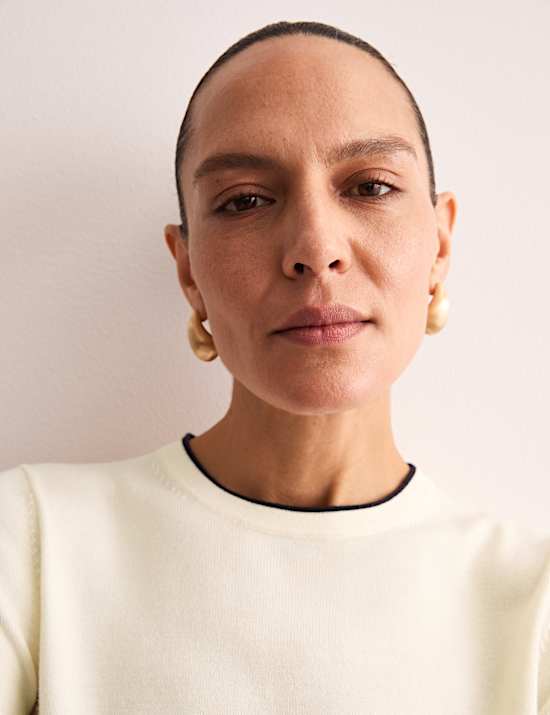 Merinowolrijke trui met biesdetail