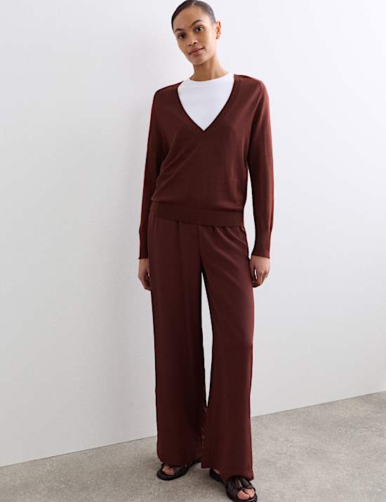 Pull pure laine m&eacute;rinos &agrave; col en V