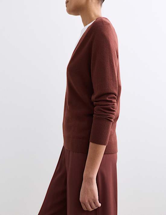 Pull pure laine m&eacute;rinos &agrave; col en V