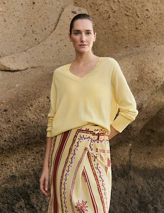 Sweter z dekoltem w serek ze 100% wełny merino