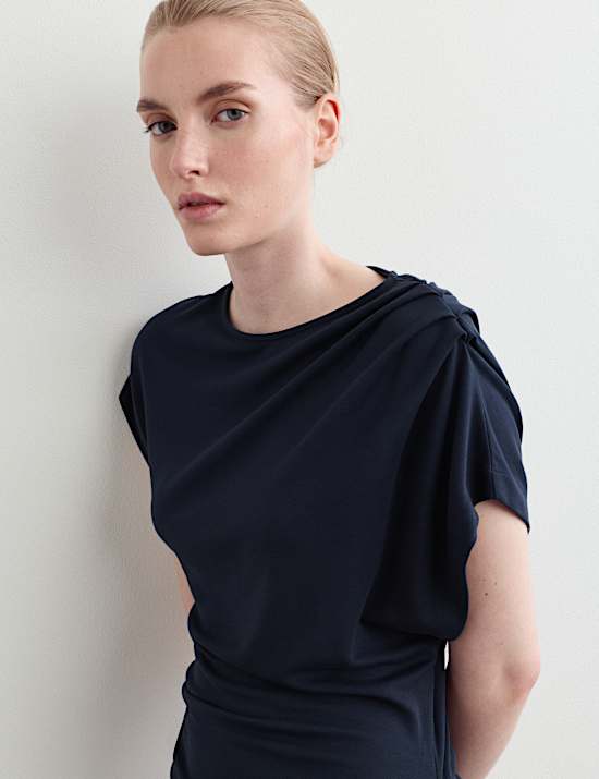 Robe midi coupe droite en jersey &agrave; motif ruch&eacute;
