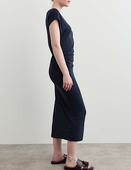 Robe midi coupe droite en jersey &agrave; motif ruch&eacute;