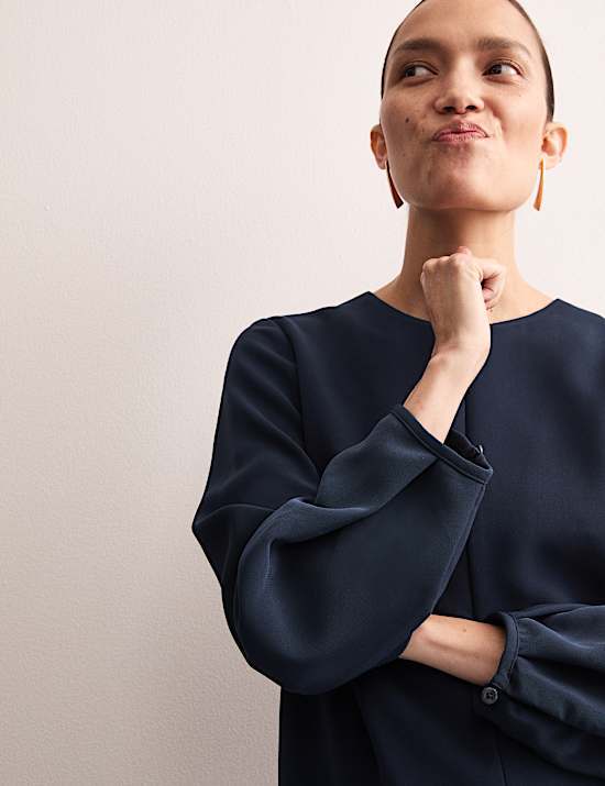 Vestido recto por la rodilla de escote cerrado