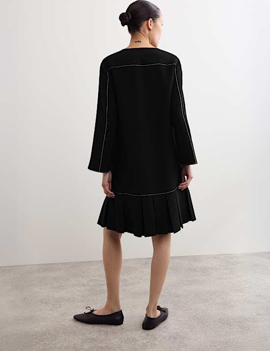 Vestido recto de crepé con plisado cuadrado