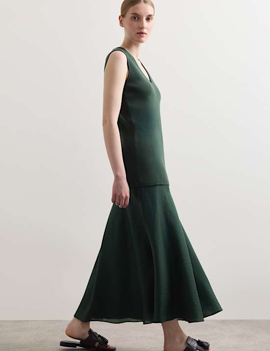 V-Neck Stitch Detail Midi Knitted Dress
