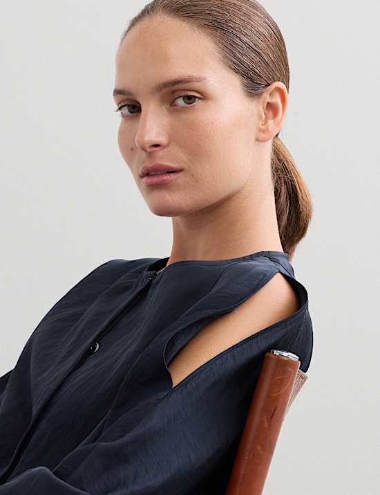 Robe tube longueur genou &agrave; &eacute;paules d&eacute;nud&eacute;es